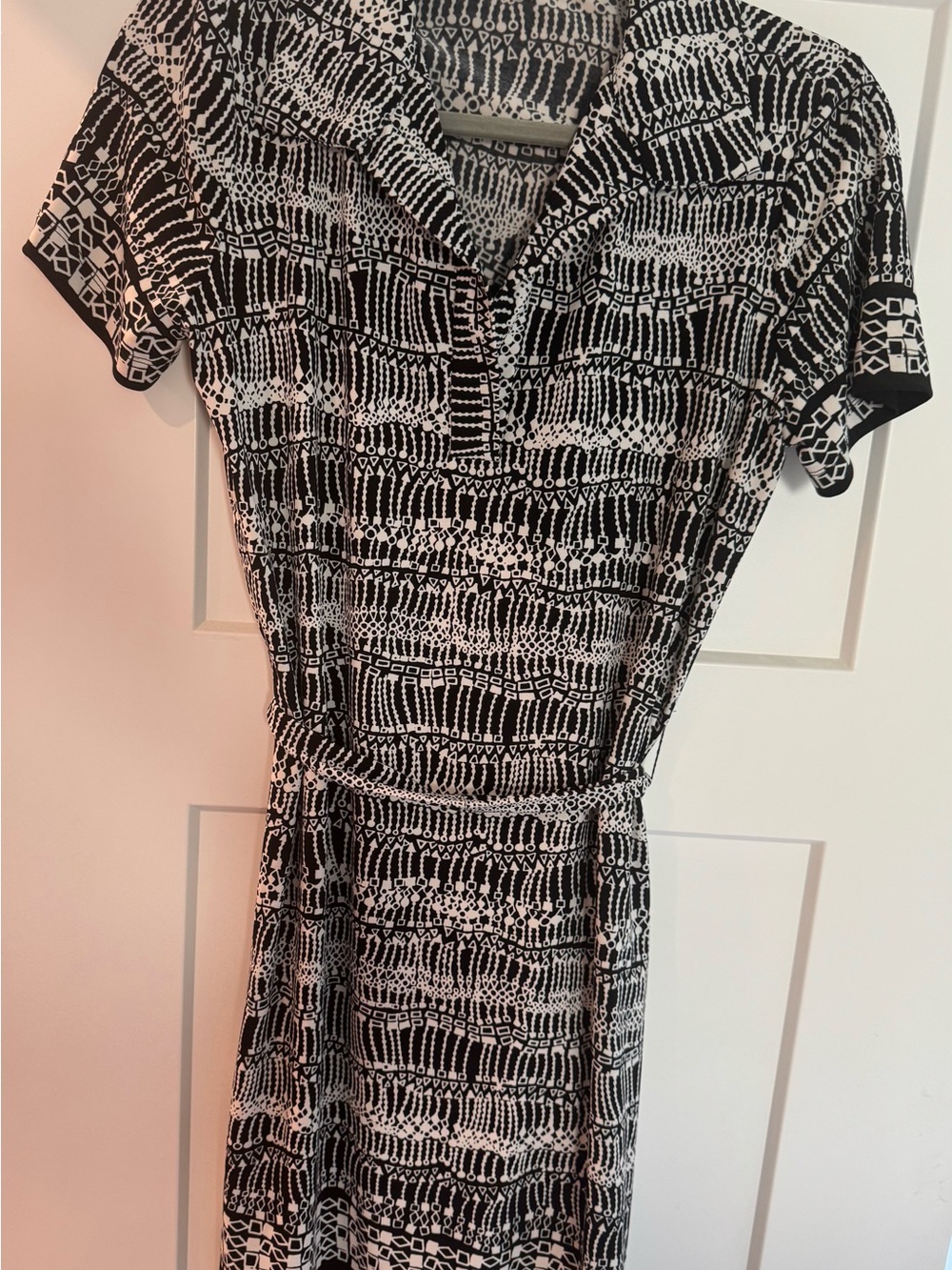 Max Studio Black and White Printed Tie-Waist Midi Dress with collar